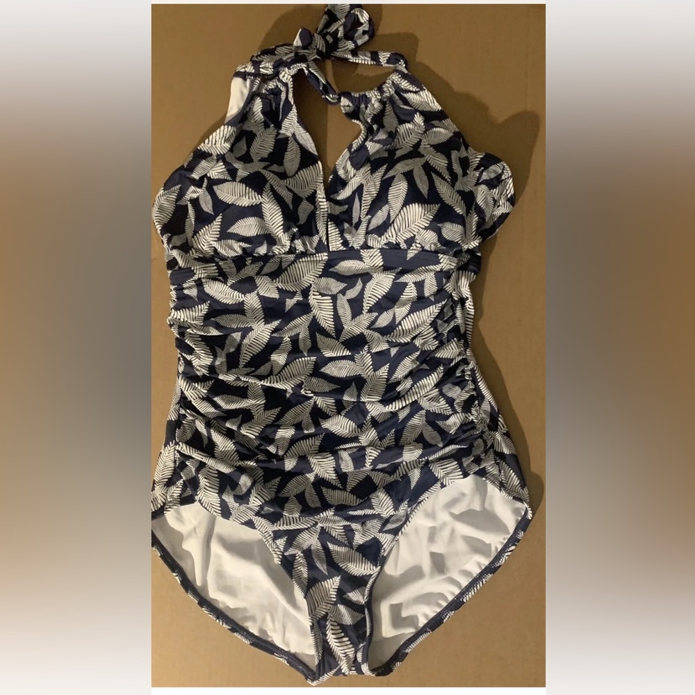 Dreamsuit by Miracle Brands Slimming Control Shirring One-Piece Swimsuit Size 14